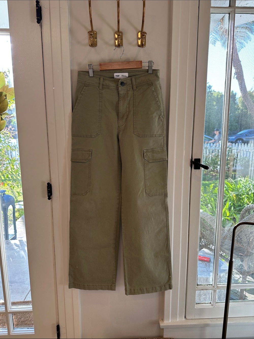 TNA Aritzia Olive Cargo Pants (Sz 2)